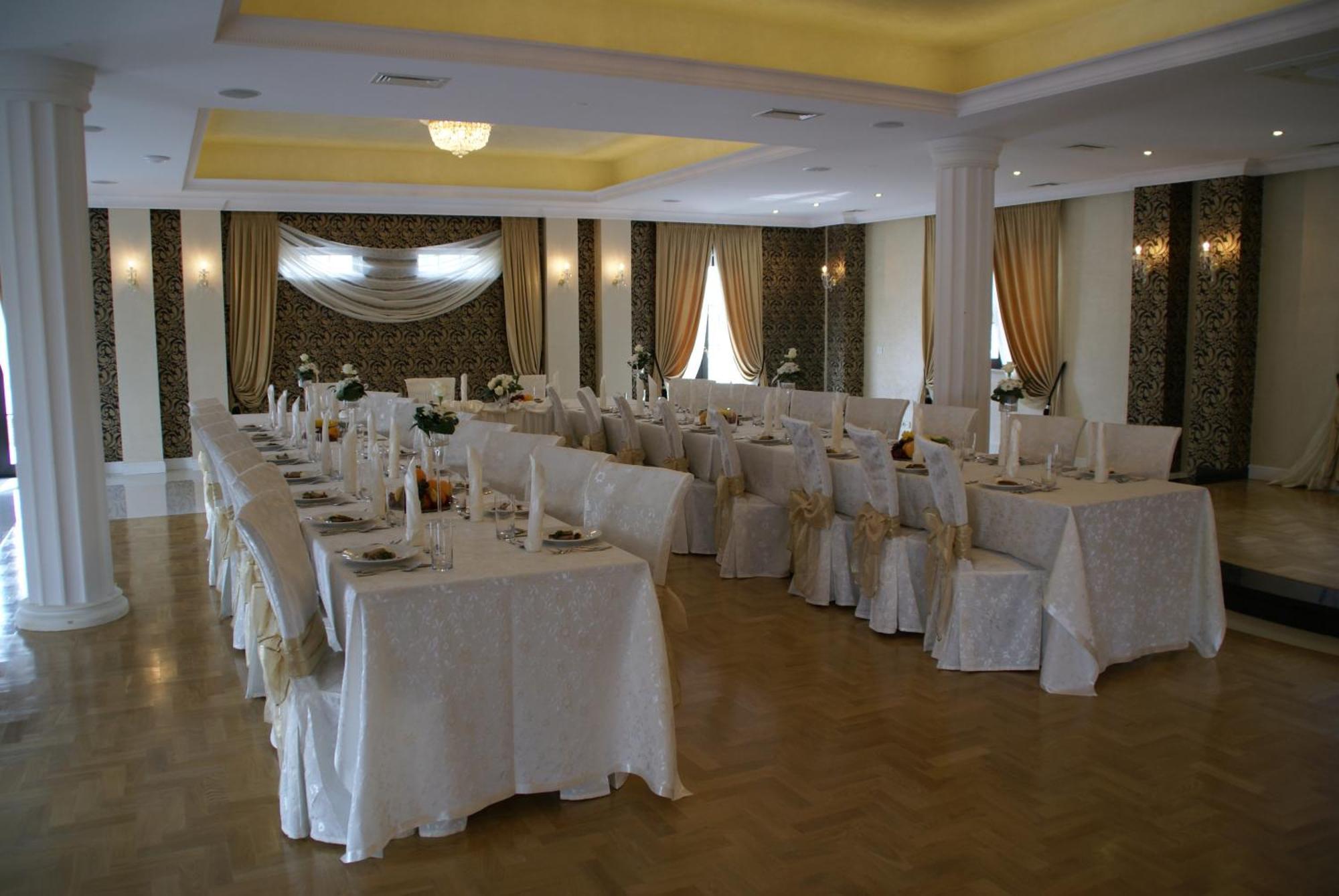 Dwor Kresowy Hotel Radymno Exterior photo